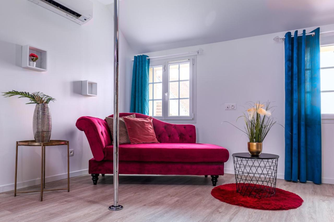 Suite L'Echappee - Maison Romantique - Spa & Sauna Privatif- Pole Dance - Lit Rond Avec Miroir Au Plafond Pezarches Luaran gambar