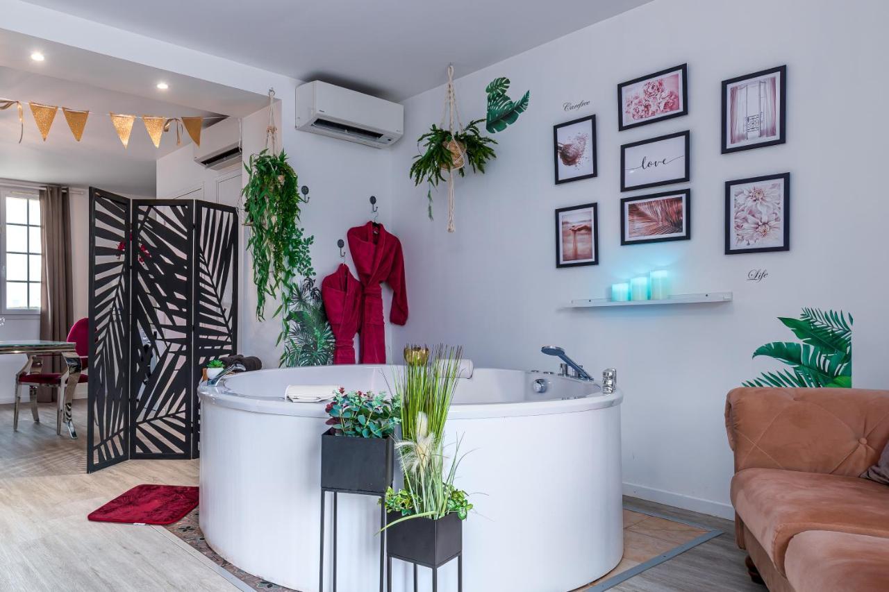 Suite L'Echappee - Maison Romantique - Spa & Sauna Privatif- Pole Dance - Lit Rond Avec Miroir Au Plafond Pezarches Luaran gambar