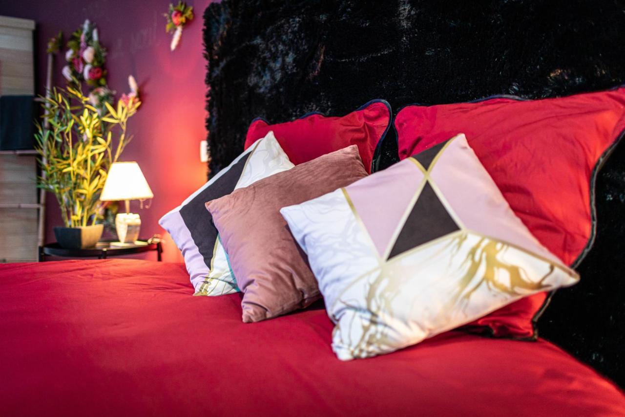 Suite L'Echappee - Maison Romantique - Spa & Sauna Privatif- Pole Dance - Lit Rond Avec Miroir Au Plafond Pezarches Luaran gambar