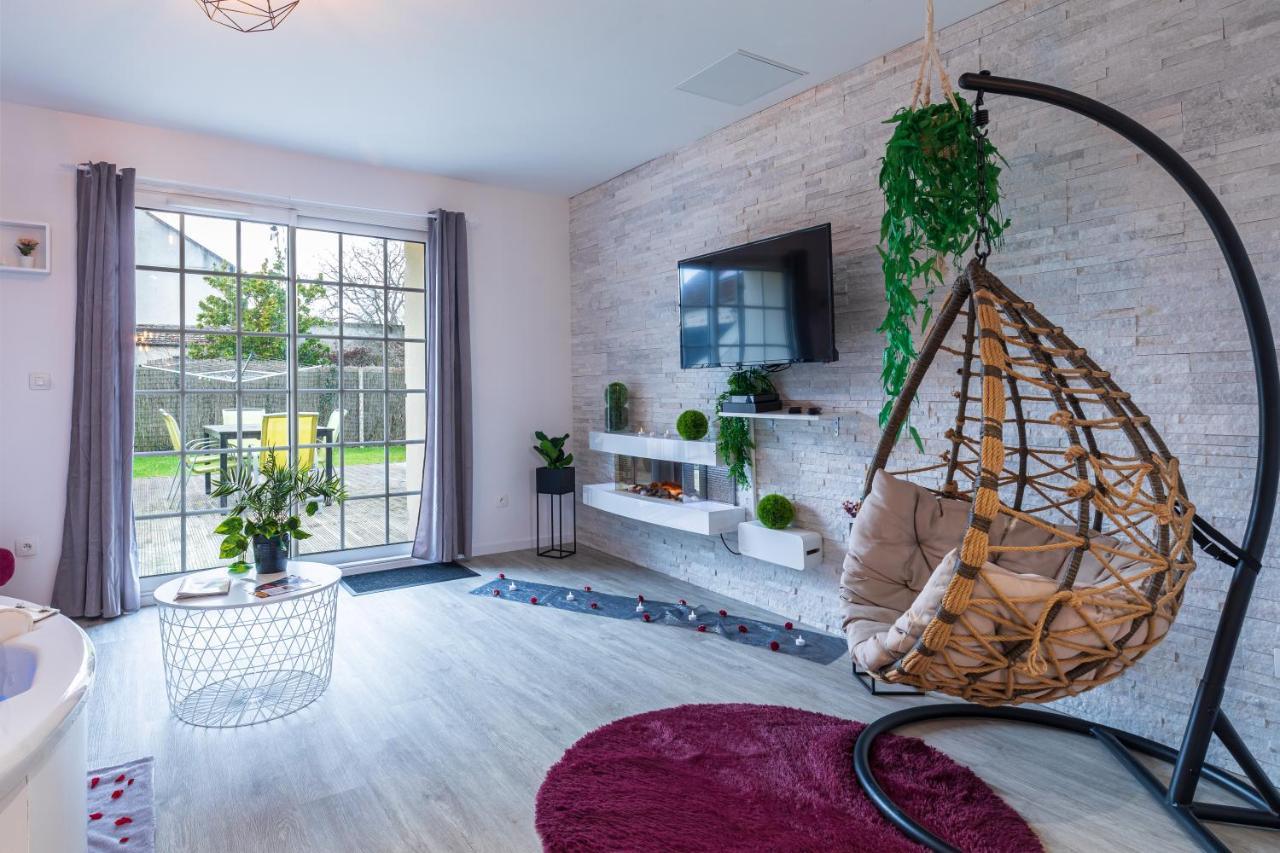Suite L'Echappee - Maison Romantique - Spa & Sauna Privatif- Pole Dance - Lit Rond Avec Miroir Au Plafond Pezarches Luaran gambar